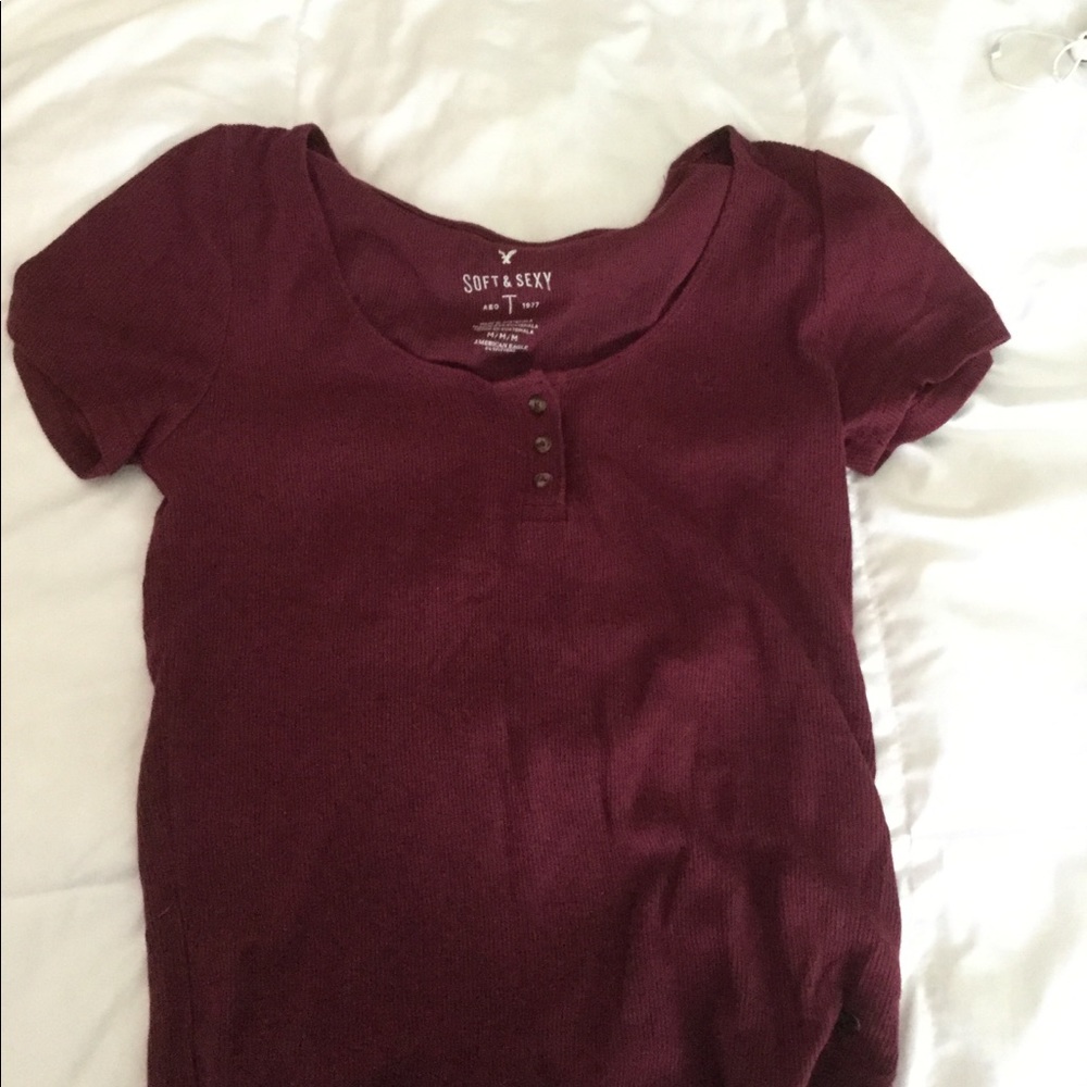 American Eagle maroon shirt.